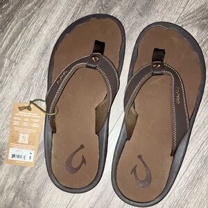 Mens Olukai flip flops size 9